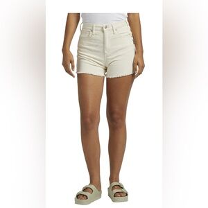 Silver Jeans Co. Woman’s Highly Desirable High Rise Shorts - Cream W26/L28 NWT